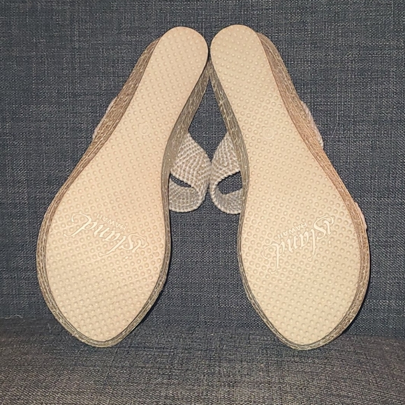 Island Slipper Sandals 🌺 Made in Hawaii - Picture 3 of 5